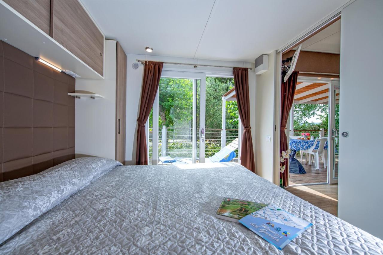 Отель Camping Porto Srl Moniga del Garda Экстерьер фото