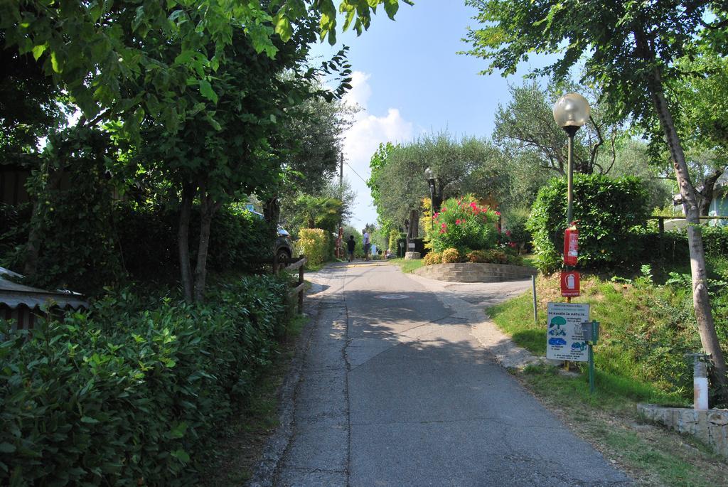 Отель Camping Porto Srl Moniga del Garda Экстерьер фото