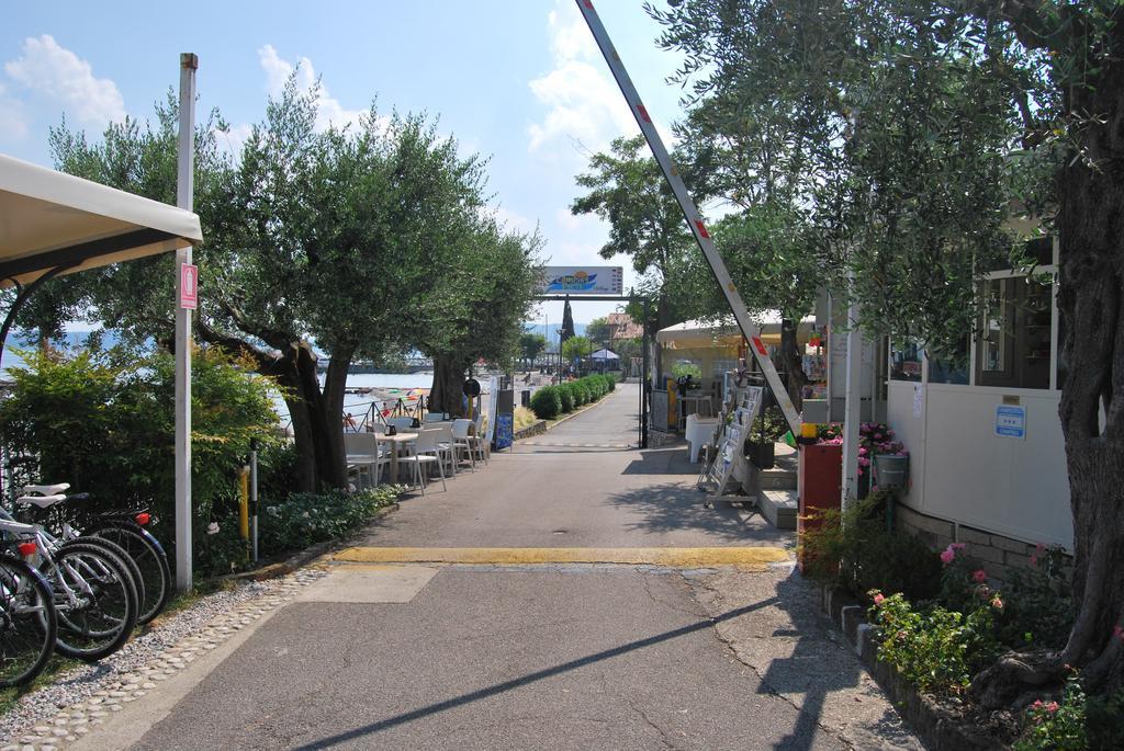 Отель Camping Porto Srl Moniga del Garda Экстерьер фото