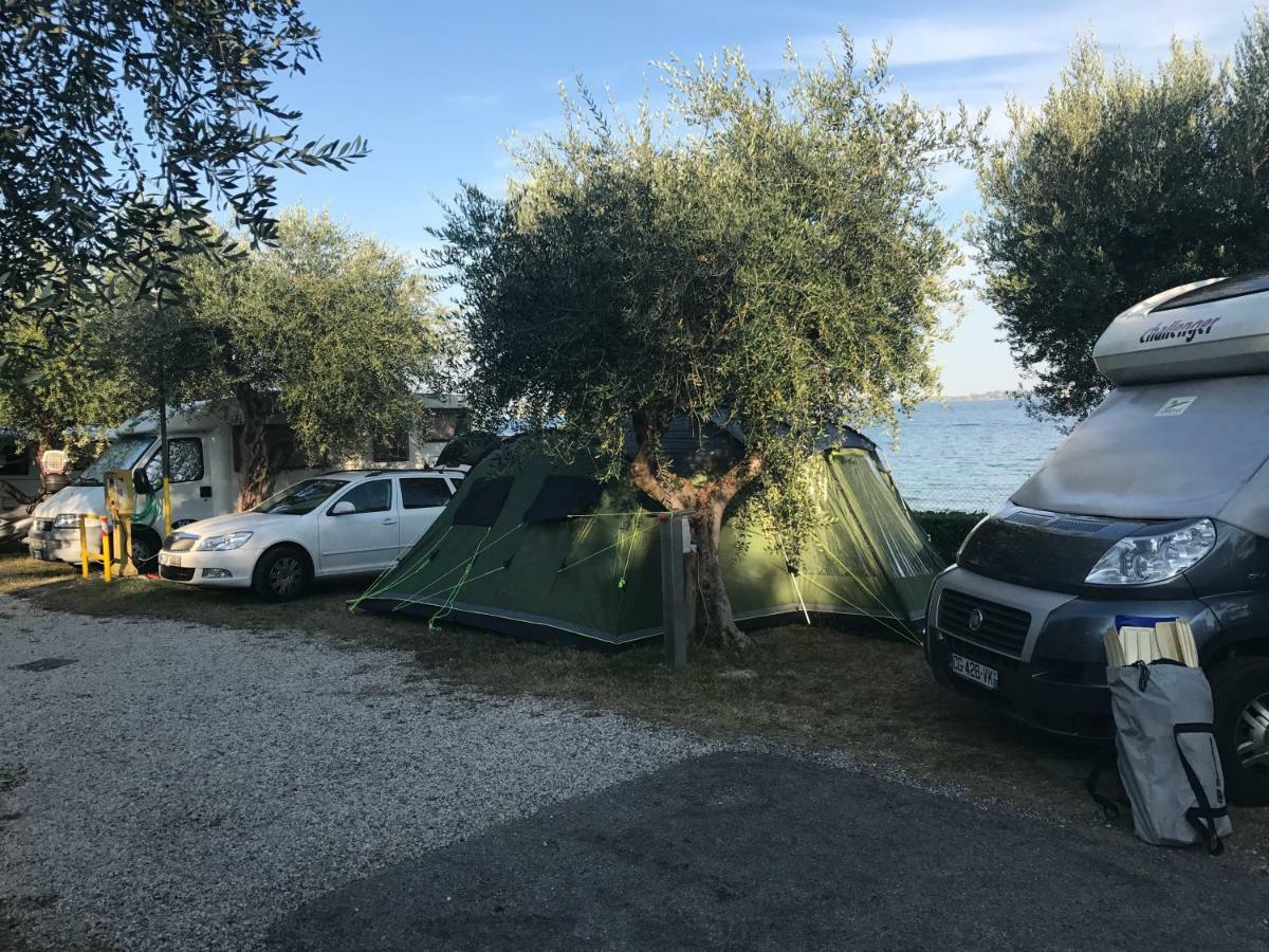 Отель Camping Porto Srl Moniga del Garda Экстерьер фото